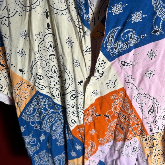 Patterned button down t shirt - Picture 3 of 5